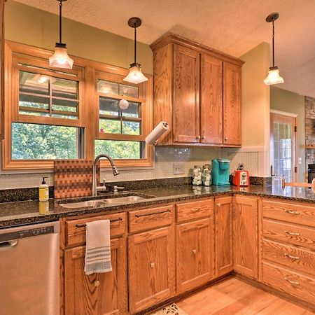 Charming Galax Retreat With Wraparound Deck! Villa Exterior photo