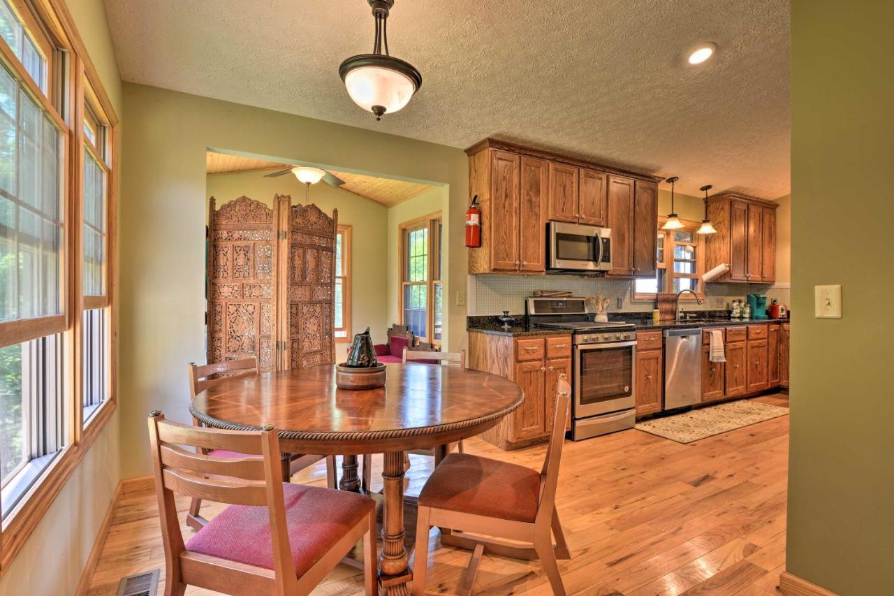 Charming Galax Retreat With Wraparound Deck! Villa Exterior photo
