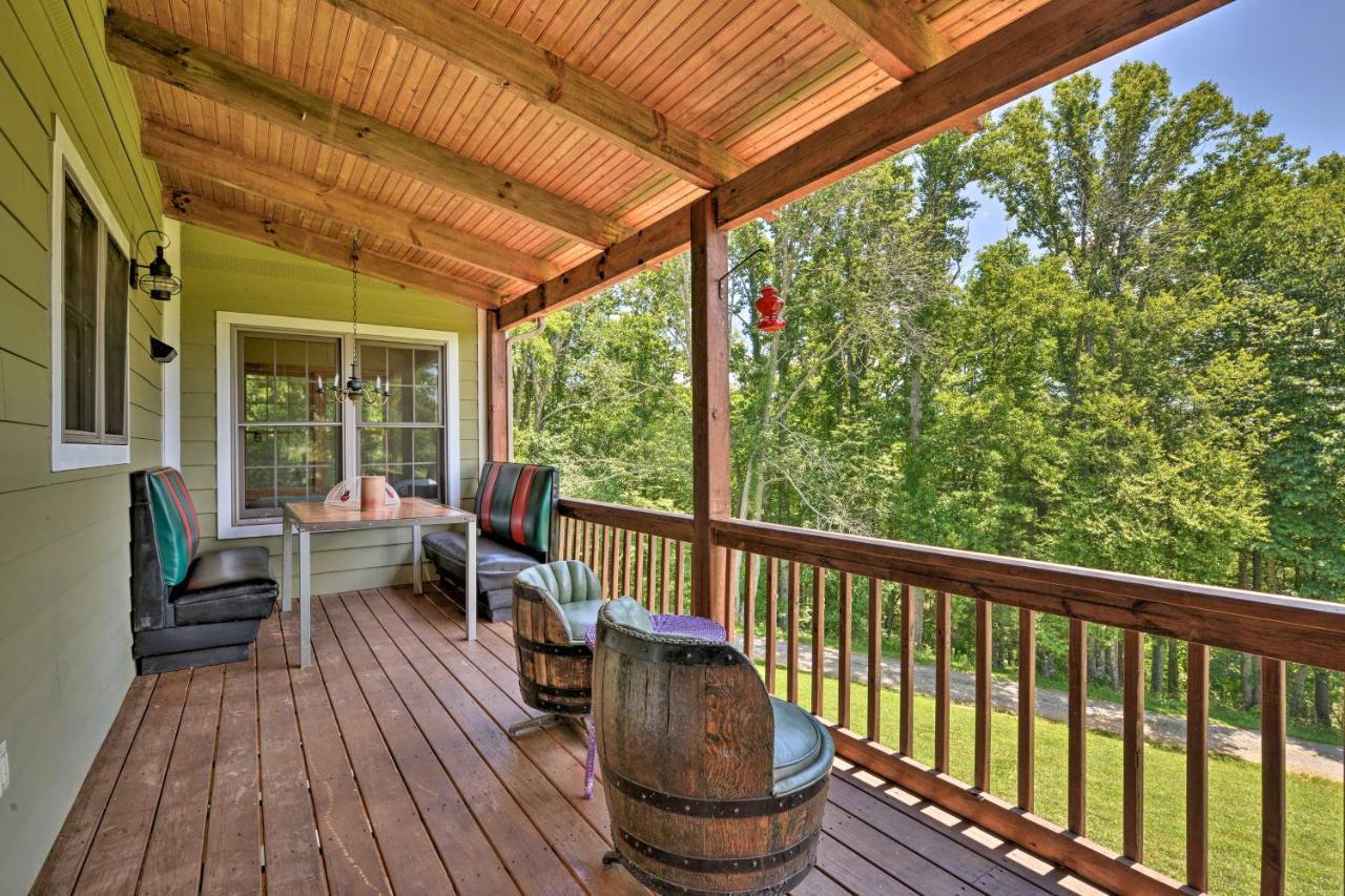 Charming Galax Retreat With Wraparound Deck! Villa Exterior photo