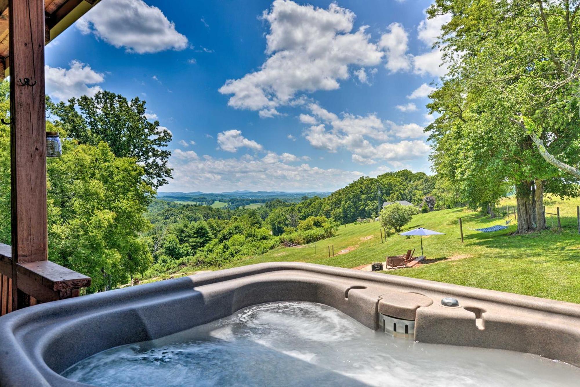 Charming Galax Retreat With Wraparound Deck! Villa Exterior photo